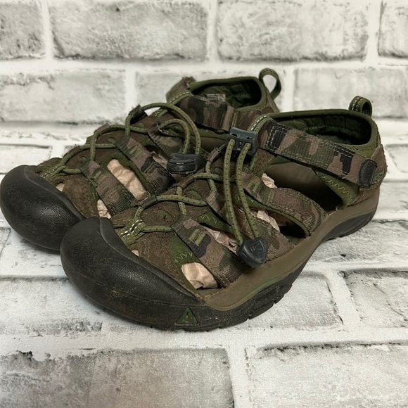 KEEN Newport H2 Closed Toe Sandals, Size 5, Camouflage, Perfect for Water - Picture 1 of 14